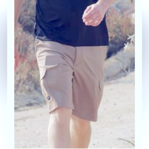 Vapor Other - Vapor shorts - tan “amphibious” stretch ripstop cargo